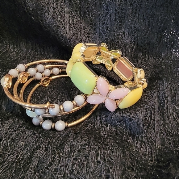 unbranded Jewelry - Set of 2 Vintage Pastel Acrylic Stretch Bracelet and Acrylic Bead Coil B…